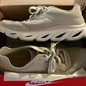 Skechers Beige Sneakers